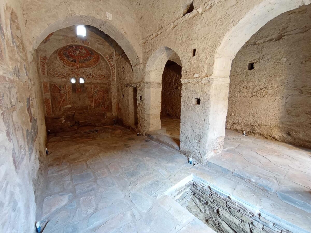 Ναός Αγίου Ιωάννη Θεολόγου, στον Δανακό Νάξου. Άποψη του εσωτερικού του ναού μετά τις εργασίες αποκατάστασης. Πηγή εικόνας: Εφορεία Αρχαιοτήτων Κυκλάδων.