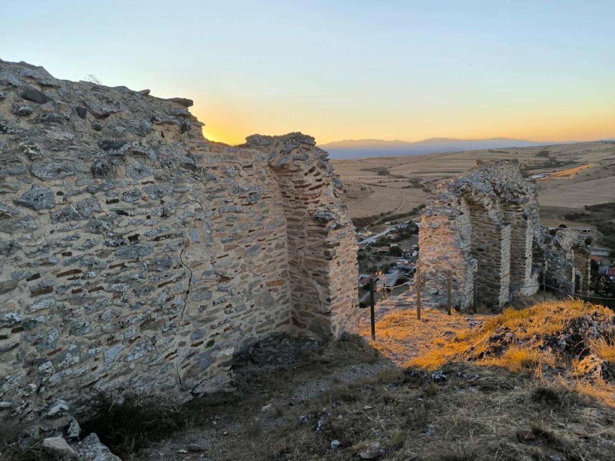 Άποψη από το εσωτερικό του Γυναικόκαστρου. Πηγή εικόνας: ΥΠΠΟ.