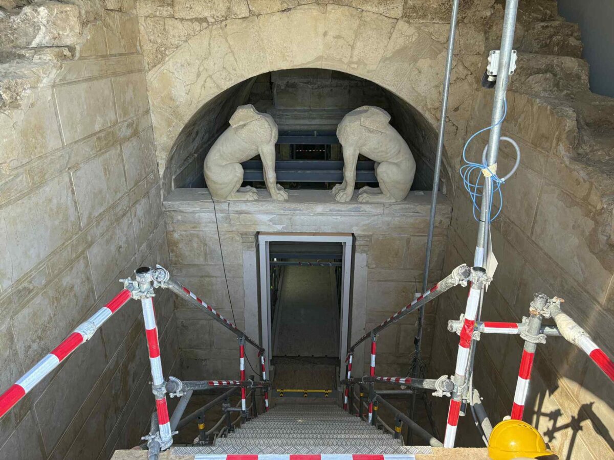 Στον Τύμβο Καστά. Πηγή εικόνας: ΑΠΕ-ΜΠΕ.