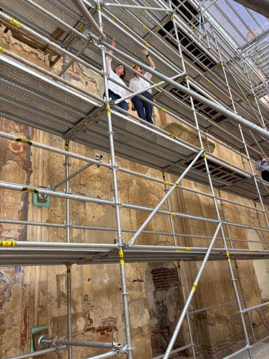 Αυτοψία της Υπουργού Πολιτισμού Λίνας Μενδώνη στο Τέμενος Βαγιαζήτ. Πηγή εικόνας: ΥΠΠΟ.