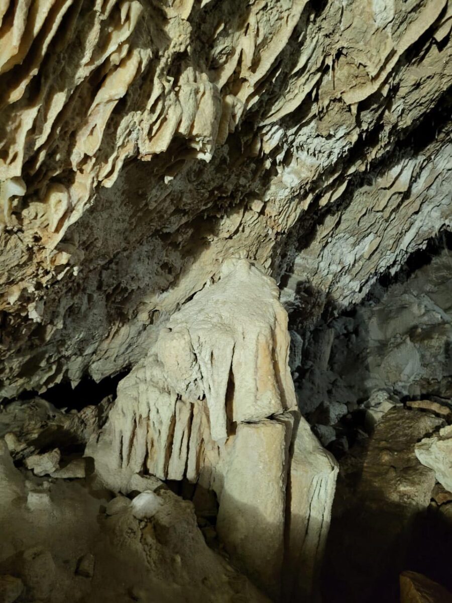 «Ανθρωπόγραβα». Άποψη του σπηλαίου. Πηγή εικόνας: Δήμος Βόρειας Κέρκυρας.