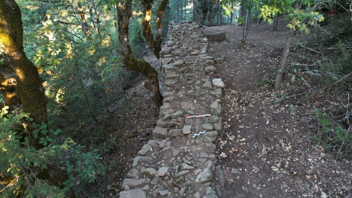 Εικ. 8. Τείχος. Πηγή εικόνας: Αρχαιολογικό Πρόγραμμα Φιλιππαίων.