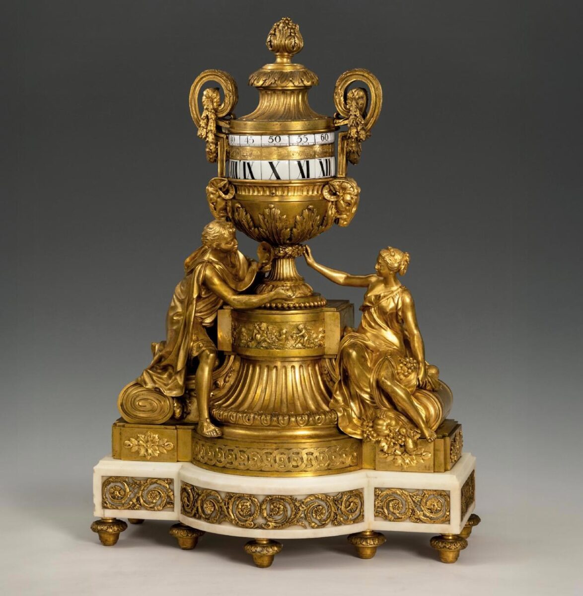 Μηχανικό επιτραπέζιο ρολόι από επιχρυσωμένο μπρούντζο και μάρμαρο, του Γάλλου ωρολογοποιού J.B. Baillon. Πηγή εικόνας: ΥΠΠΟ.