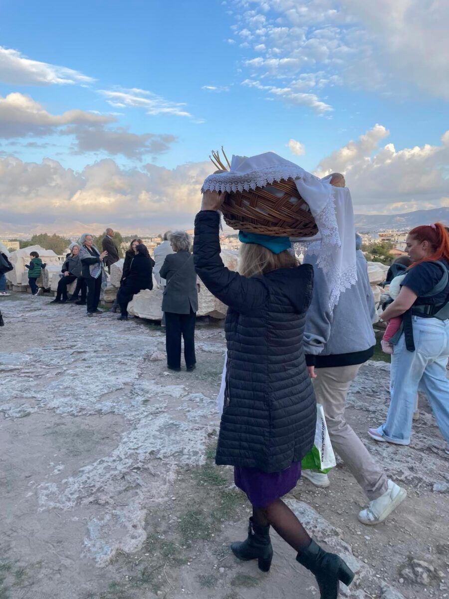 Προς την Παναγία τη Μεσοσπορίτισσα. Φωτ.: Βασιλική Σταθάκη.