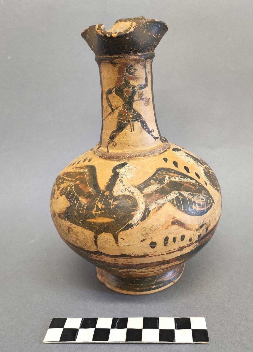 Τριφυλλόσχημη οινοχόη. Πηγή εικόνας: ΥΠΠΟ.