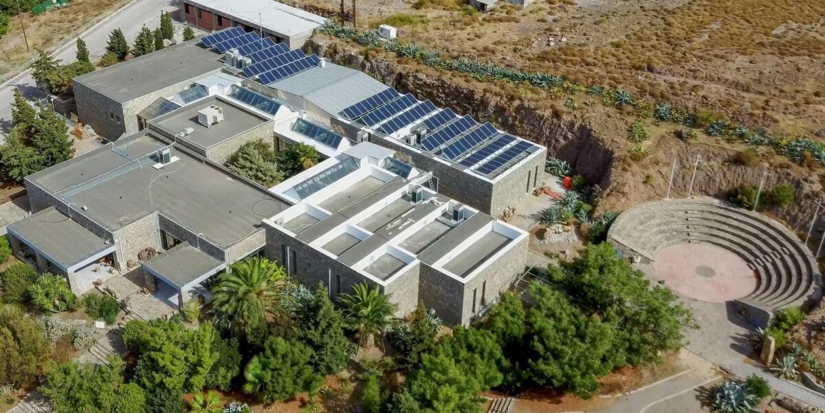 Το Μουσείο Φυσικής Ιστορίας Απολιθωμένου Δάσους έχει μετατραπεί σε ένα ενεργειακά ευφυές Μουσείο με σχεδόν μηδενική κατανάλωση ενέργειας. Πηγή εικόνας: Μουσείο Φυσικής Ιστορίας Απολιθωμένου Δάσους Λέσβου.