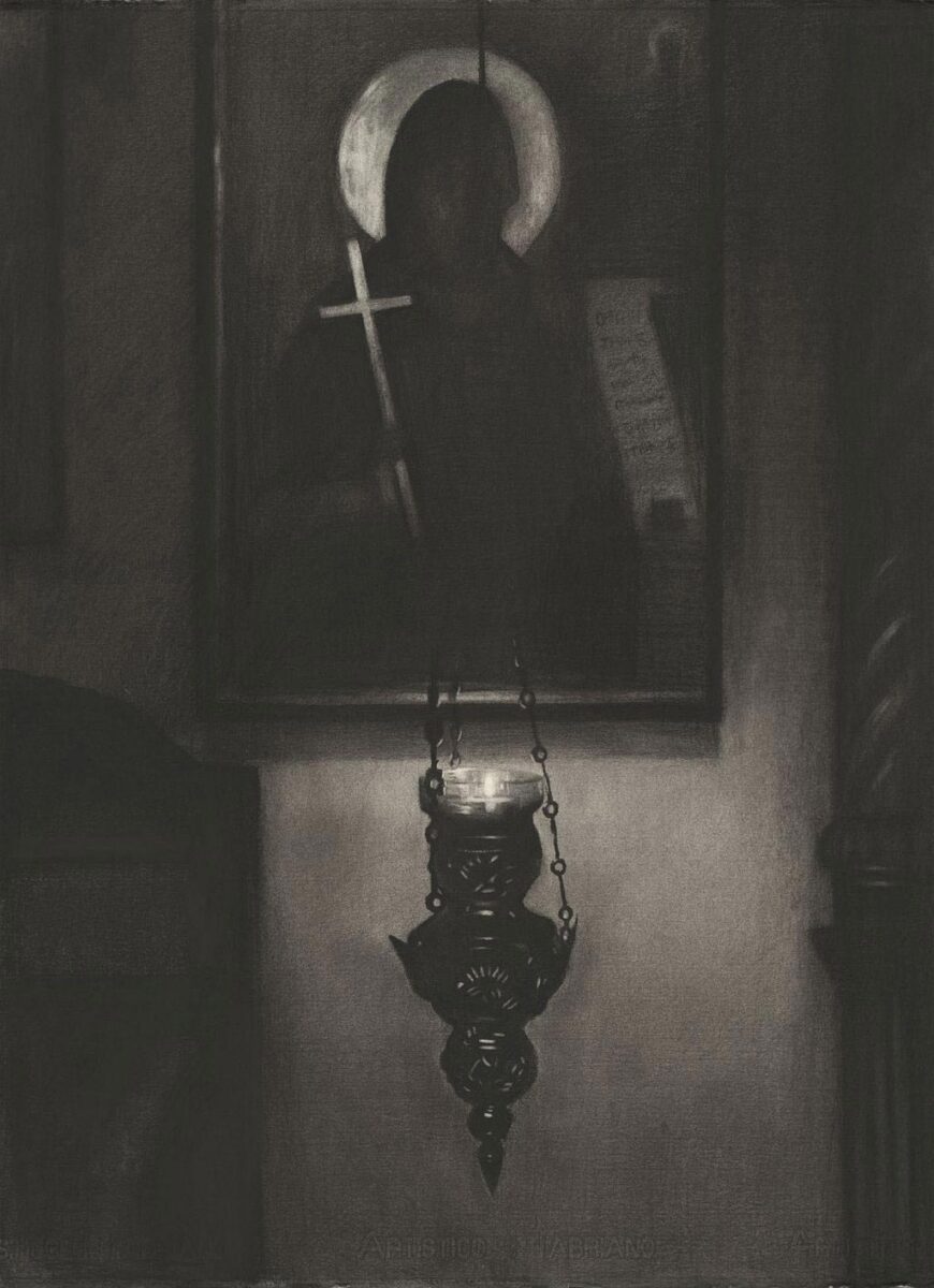 Γιώργος Ταξίδης, «Ιερά Μονή Καρακάλλου, εικόνα και καντήλι», κάρβουνο σε χαρτί, 76x56 εκ., 2021.