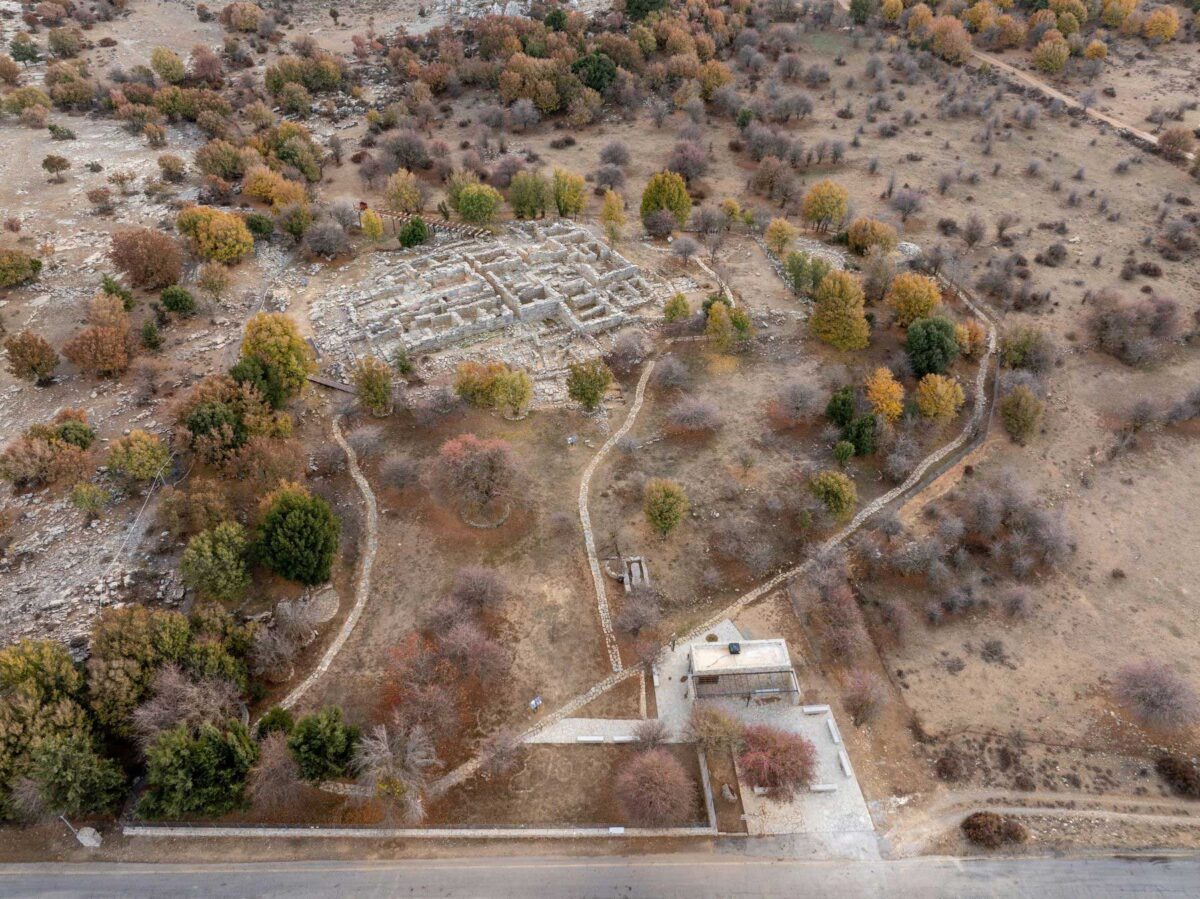 Αεροφωτογραφία του αρχαιολογικού χώρου της Ζωμίνθου. Πηγή εικόνας: ΥΠΠΟ.