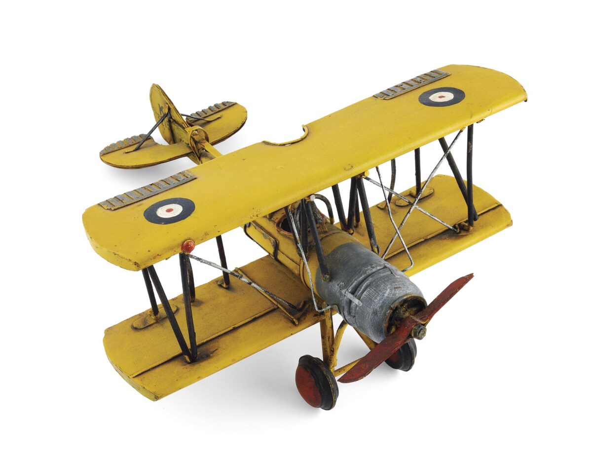Τσίγκινο πολεμικό αεροπλάνο, αντίγραφο μοντέλου γαλλικού αεροπλάνου του Α' Παγκοσμίου Πολέμου. Ευρώπη, β' μισό 20ού αι., 15x32x17,5 εκ. Μουσείο Μπενάκη, ΤΠΠ_7752, δωρεά Απόστολου Αργυριάδη. © Μουσείο Μπενάκη Παιχνιδιών. Φωτ.: Λεωνίδας Κουργιαντάκης.