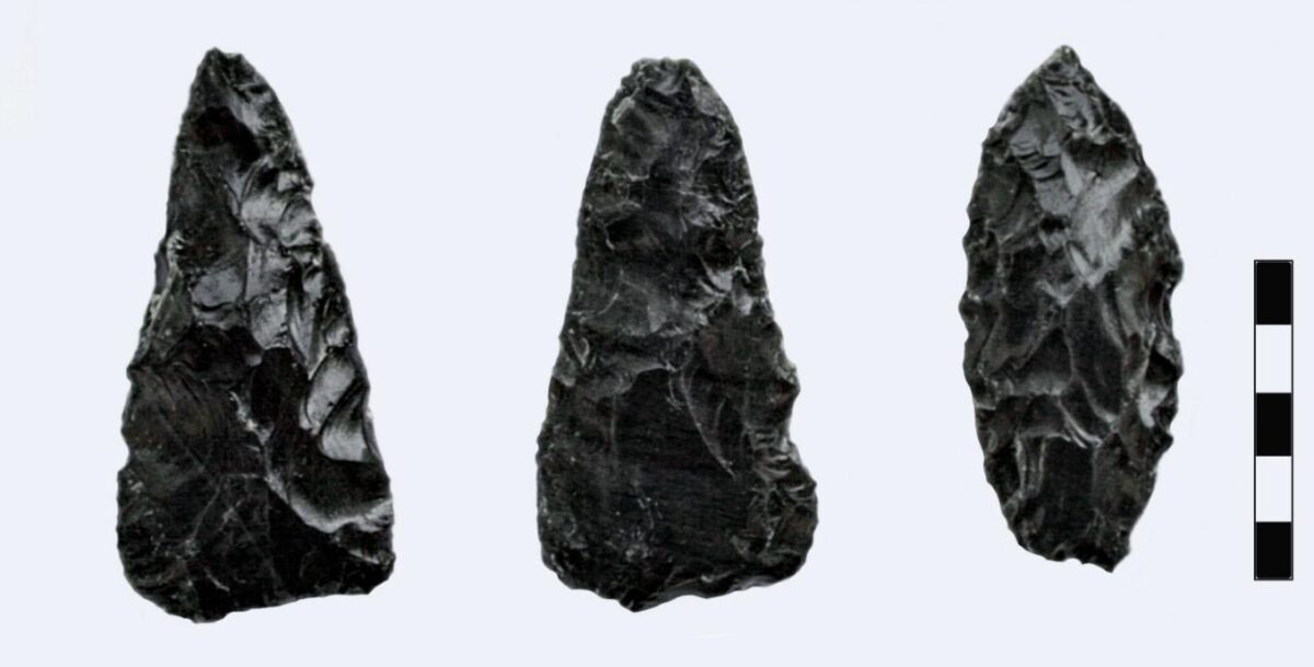 Πούντα Αγκάλη: αμφιπρόσωπες αιχμές από οψιανό. Πηγή εικόνας: Κυκλαδικό Σεμινάριο.