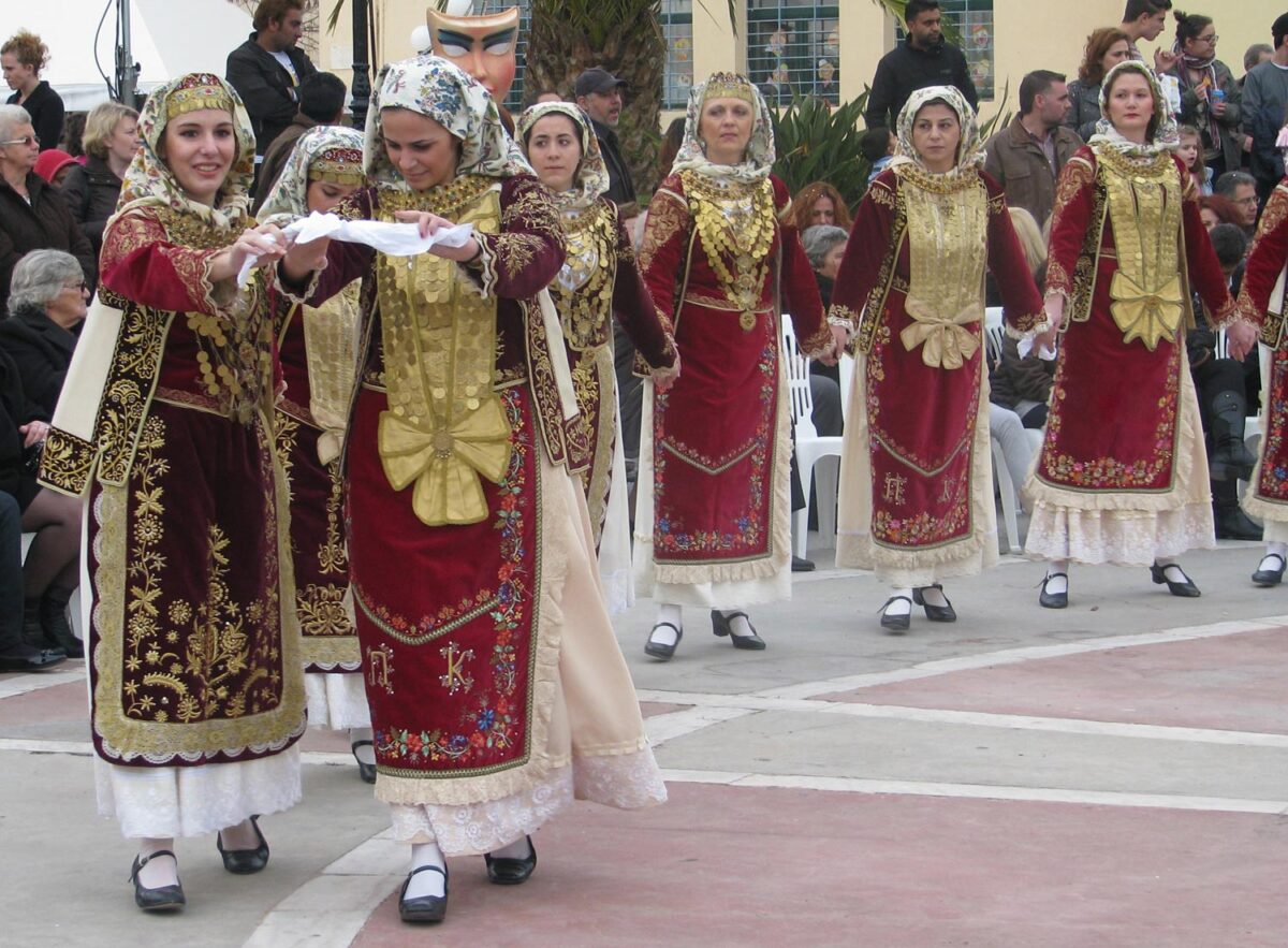 Ο χορός των γυναικών «Βάλε», στον Ασπρόπυργο Αττικής. Πηγή εικόνας: ΥΠΠΟ.