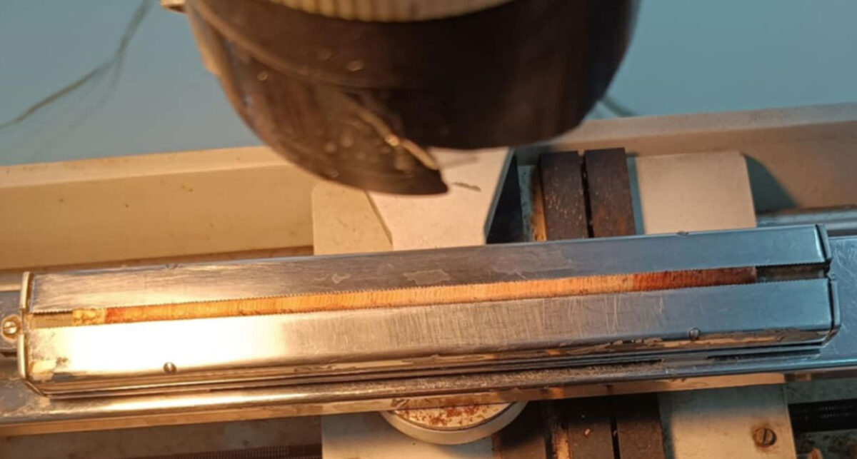 Για τον προσδιορισμό της ηλικίας του δέντρου, ελήφθησαν τρία δείγματα με τρυπανίδια, τα οποία μεταφέρθηκαν στο Εργαστήριο Δασοκομίας του ΑΠΘ. Πηγή εικόνας: Μ. Δαβής / Π. Γκανάτσας.