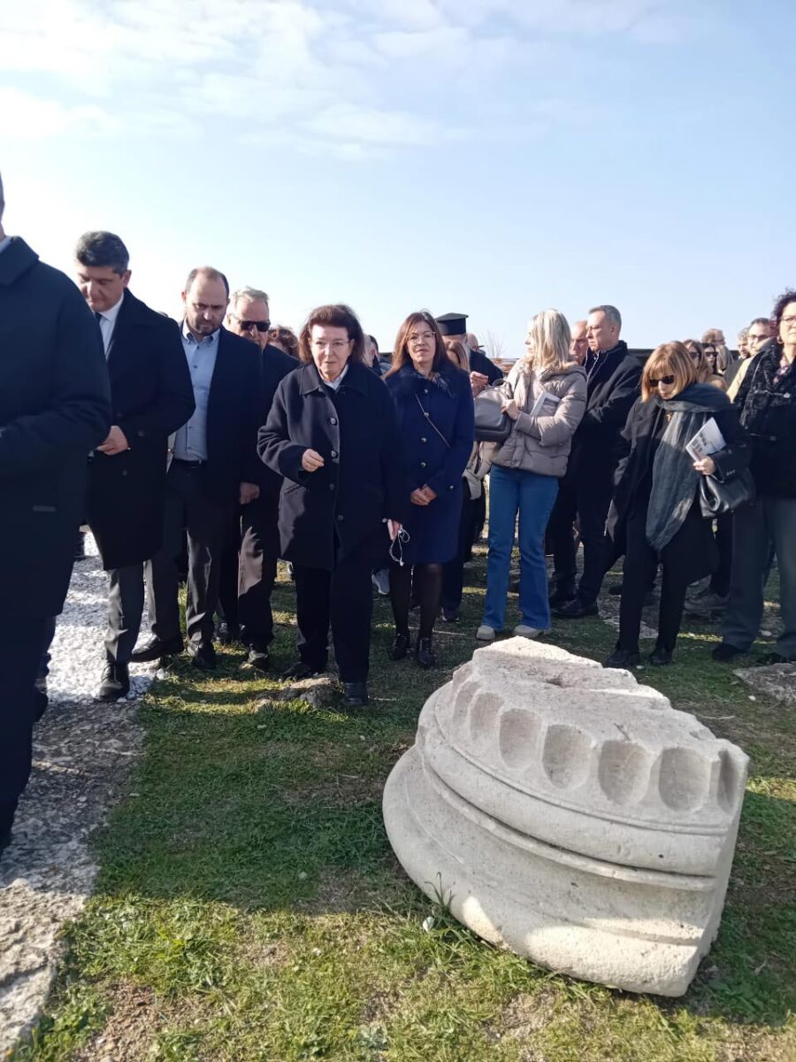 Από την περιήγηση της Υπουργού Πολιτισμού Λίνας Μενδώνη, στο Ανάκτορο της Πέλλας. Πηγή εικόνας: ΥΠΠΟ.