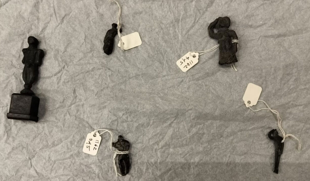 Χάλκινα ανθρωπόμορφα ειδώλια. Πηγή εικόνας: ΥΠΠΟ.