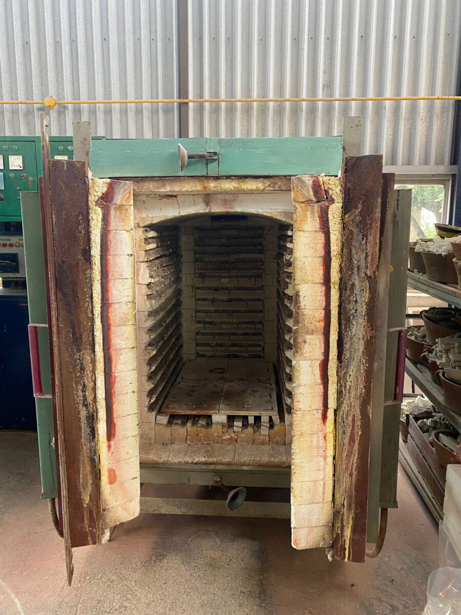 Φούρνος στο εργαστήριο της Ελένης Βερναδάκη. Πηγή εικόνας: ΥΠΠΟ.