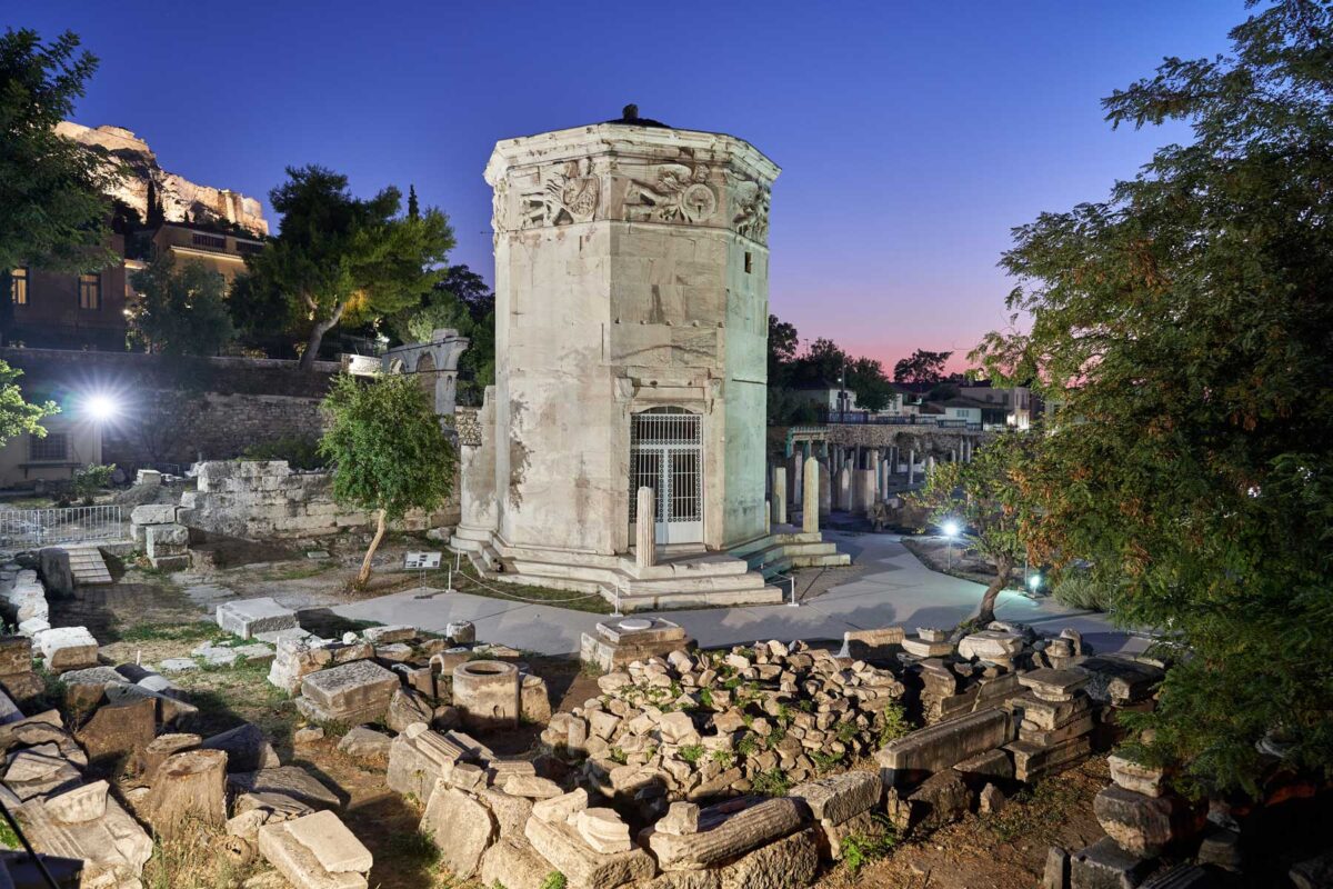 Το Ωρολόγιο του Κυρρήστου, γνωστό και ως Πύργος των Ανέμων ή Αέρηδες στη Ρωμαική Αγορά. Πηγή εικόνας: Βικιπαίδεια.