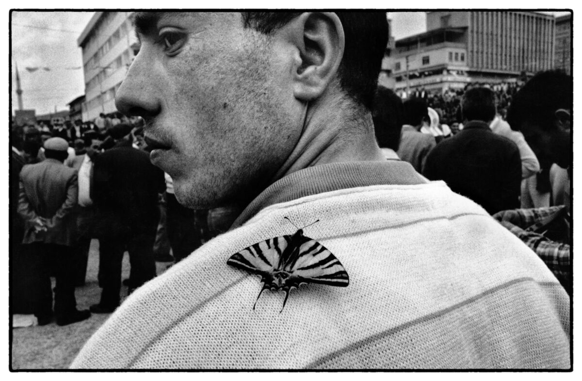 Νίκος Οικονομόπουλος, Γιοζγκάτ, Τουρκία, 1990. © Nikos Economopoulos - Magnum Photos. Πηγή εικόνας: MOMUS - Μουσείο Φωτογραφίας Θεσσαλονίκης.