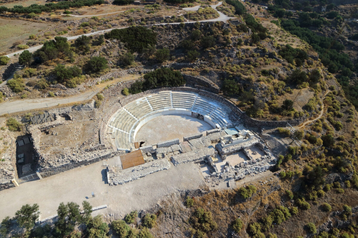 Το αρχαίο θέατρο της Μήλου. Πηγή εικόνας: Μέγαρο Μουσικής Αθηνών.