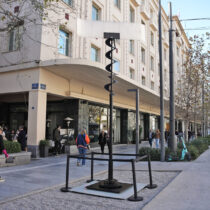 Στην καρδιά της Αθήνας το εμβληματικό «Αιολικό» του γλύπτη Takis