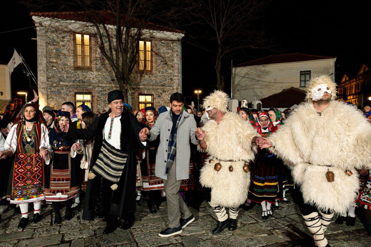 O «Καλόγερος» δεν αναπαριστά απλώς ένα έθιμο. Eπαναφέρει μια τελετουργία βαθιά ριζωμένη στη συλλογική μνήμη της Θράκης. Πηγή εικόνας: Δήμος Ξάνθης.