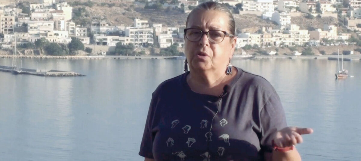 Η ανασκαφέας Μεταξία Τσιποπούλου (στιγμιότυπο από το ντοκιμαντέρ).