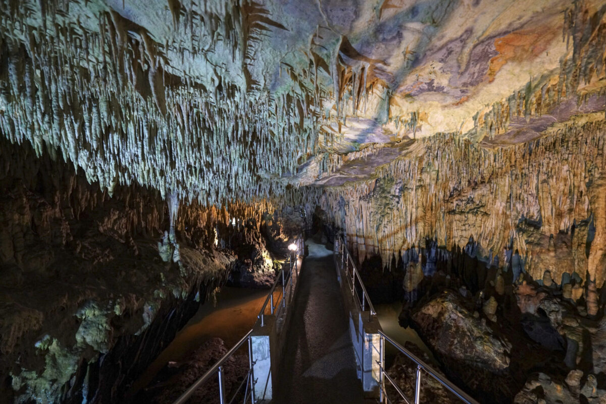 Στο Σπήλαιο του Δράκου στην Καστοριά. Πηγή εικόνας: spilaiodrakoukast.gr