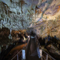 Ιχνηλατώντας το μοναδικό Σπήλαιο του Δράκου στην Καστοριά