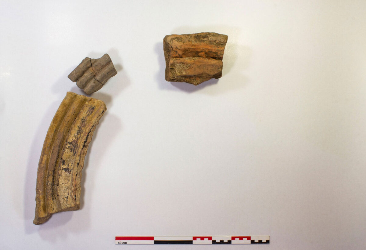 Θραύσματα δισκοειδούς ακρωτηρίου. Πηγή εικόνας: ΥΠΠΟ.