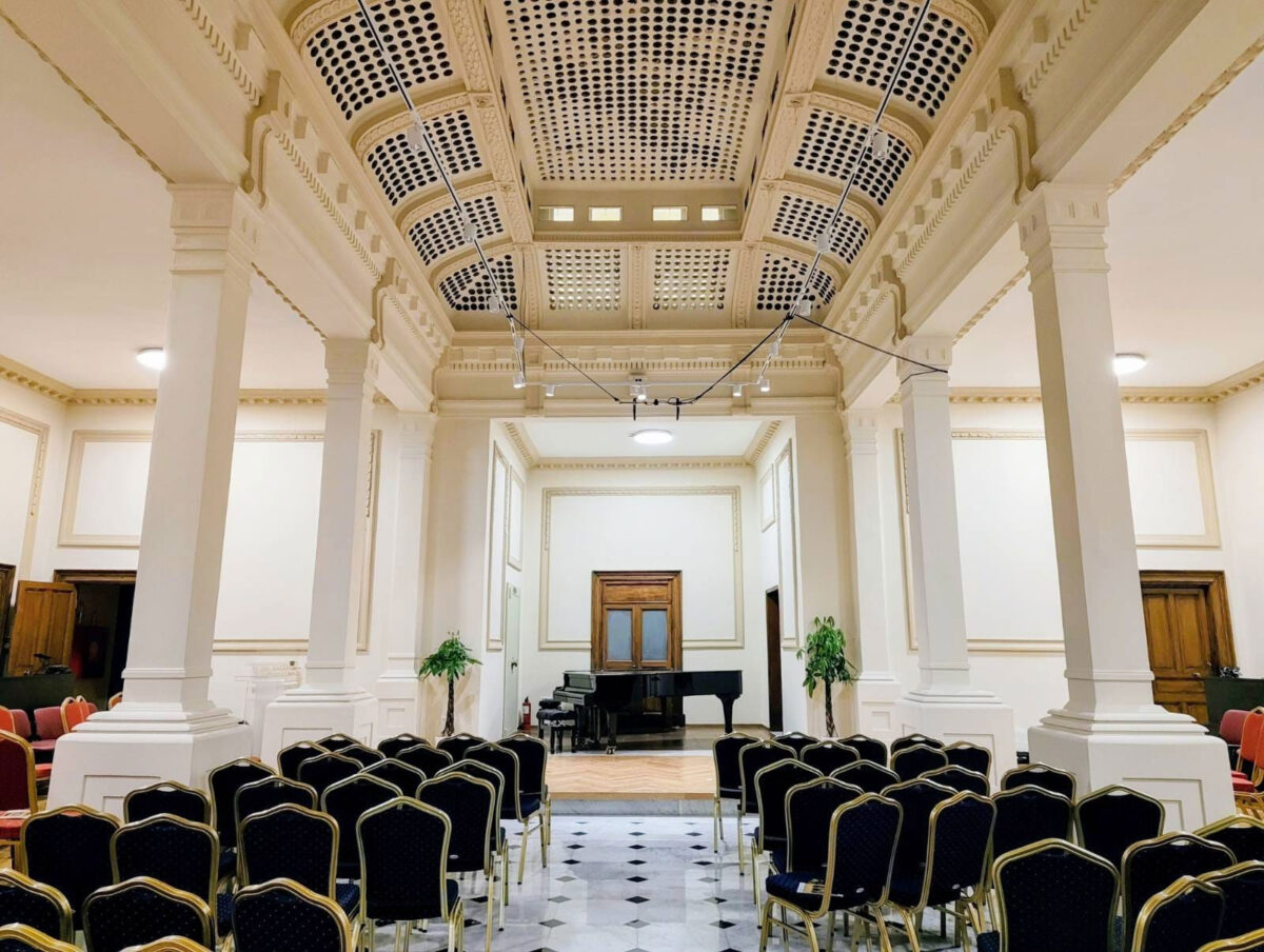 Η κεντρική αίθουσα του Κρατικού Ωδείου Θεσσαλονίκης. Πηγή εικόνας: ΥΠΠΟ.