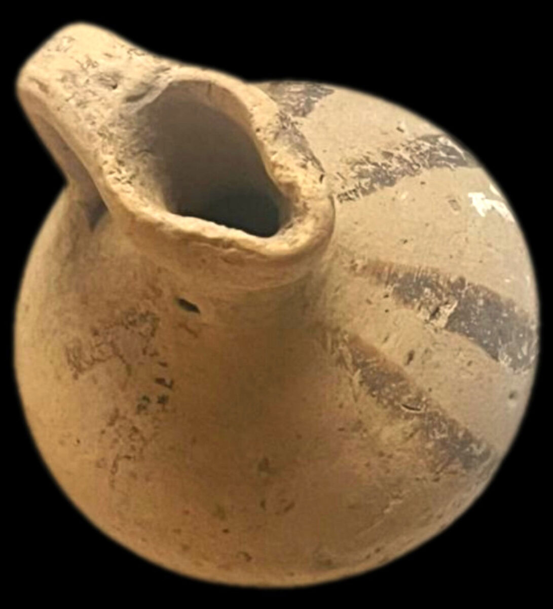 Προχοΐσκη της Λευκής Γραπτής V Κεραμικής της Κυπρο-Αρχαϊκής IΙ περιόδου (600-480 π.Χ.). Πηγή εικόνας: Τμήμα Αρχαιοτήτων Κύπρου.