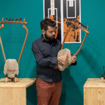 Αναβιώνοντας την αρχαία ελληνική κιθάρα για το God of War