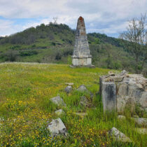 Ο άγνωστος οβελίσκος και η ξεχασμένη ιστορία του Αλέξανδρου Μαυροκορδάτου