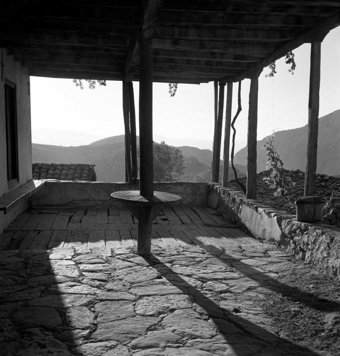 Φωτογραφία της Joan Leigh Fermor © Joan Leigh Fermor Estate. The National Library of Scotland.