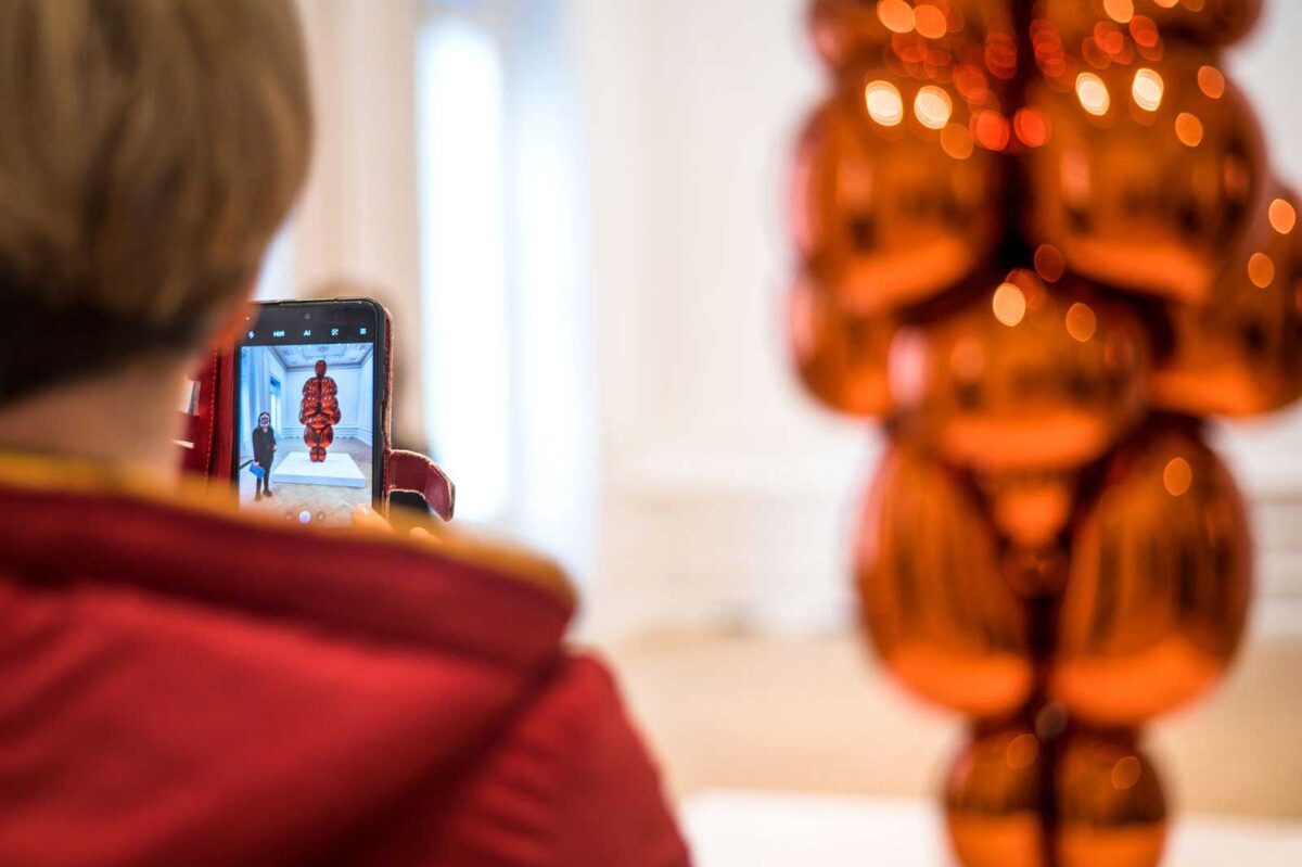 Στην περιοδική έκθεση «Jeff Koons: Αφροδίτη του Lespugue». Φωτ.: Γιάννης Κουσκούτης. © Μουσείο Κυκλαδικής Τέχνης.