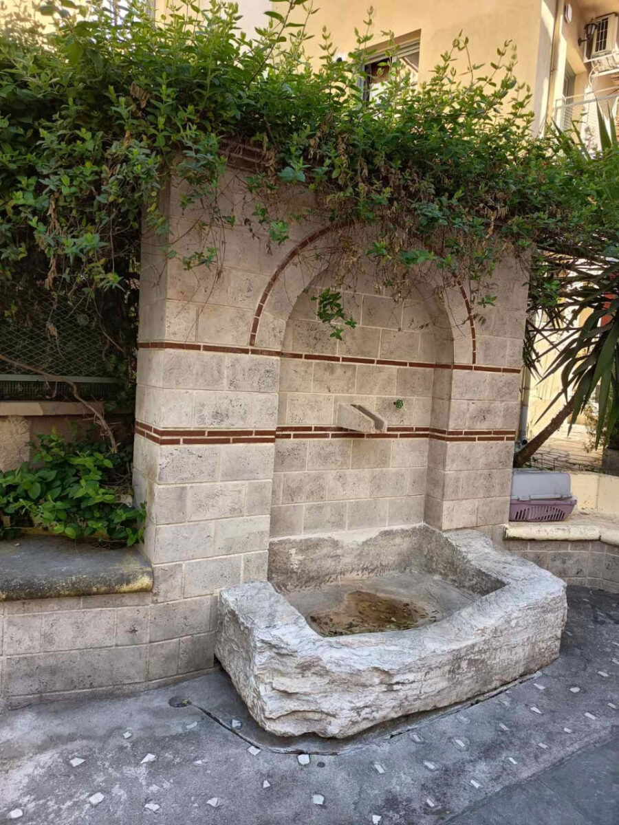 Η κρήνη στη συμβολή Ηροδότου και Αθηνάς στη Θεσσαλονίκη. Πηγή εικόνας: ΥΠΠΟ.