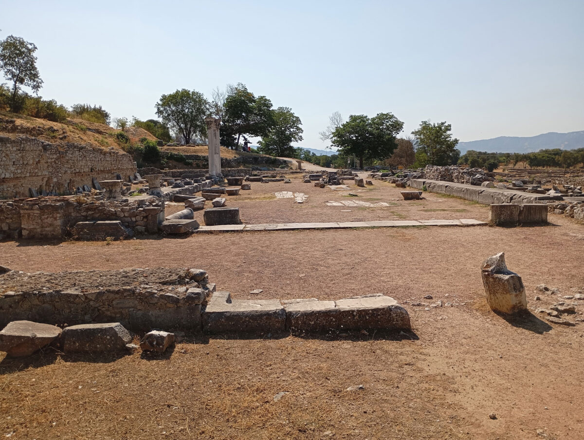 Εικ. 1. Φίλιπποι. Βασιλική Α. Άποψη από τον νάρθηκα του κεντρικού κλίτους προς τα ανατολικά. © Εφορεία Αρχαιοτήτων Καβάλας / Υπουργείο Πολιτισμού.