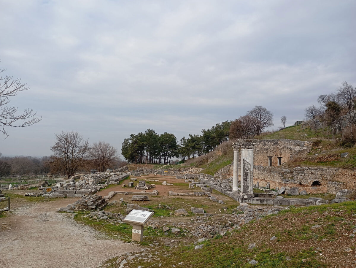 Εικ. 2. Φίλιπποι. Βασιλική Α. Άποψη από την κόγχη του ιερού προς τα δυτικά. © Εφορεία Αρχαιοτήτων Καβάλας / Υπουργείο Πολιτισμού.