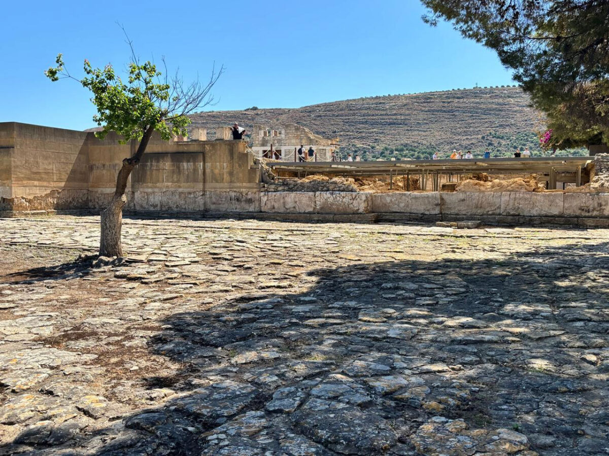 Η Κνωσός, το σημαντικότερο και εμβληματικότερο κέντρο του μινωικού πολιτισμού. Πηγή εικόνας: ΥΠΠΟ.
