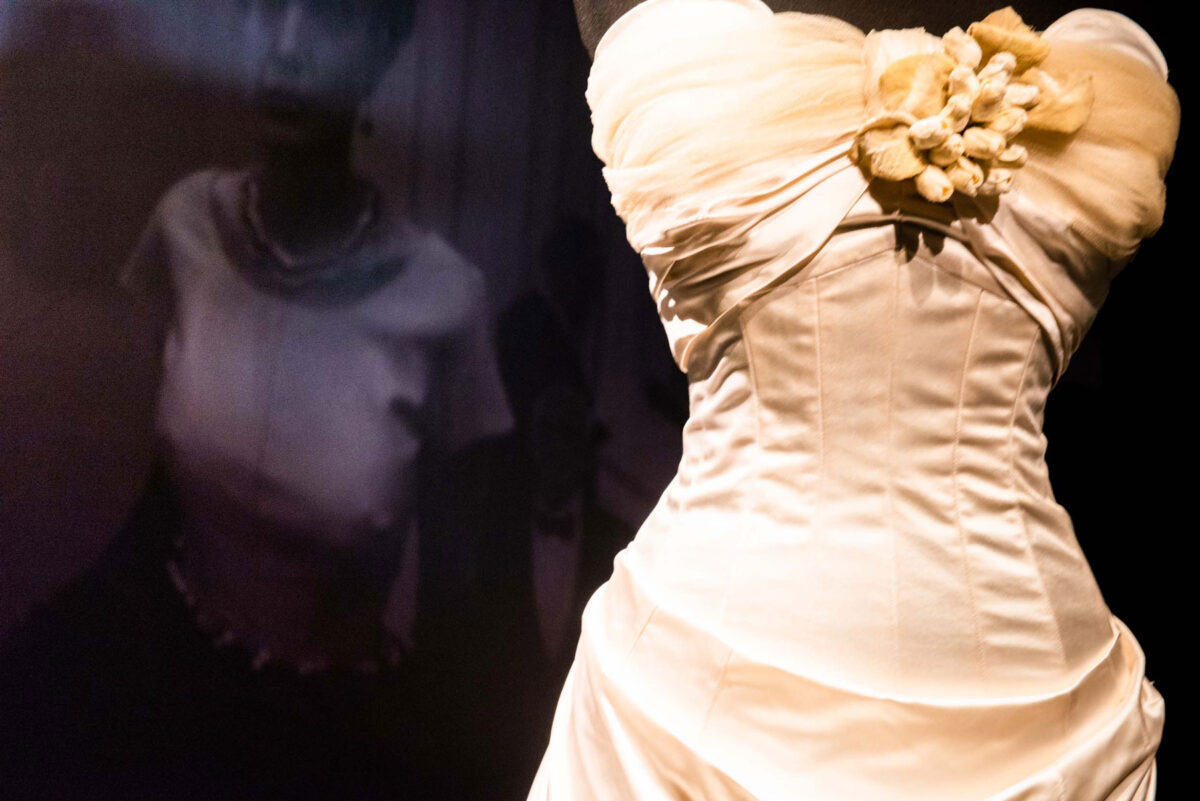 Άποψη της έκθεσης «Μaria La Callas. Η ιταλική τέχνη των κοστουμιών της ταινίας». Φωτ.: © Μουσείο Μπενάκη / Ανδρέας Σχοινάς.