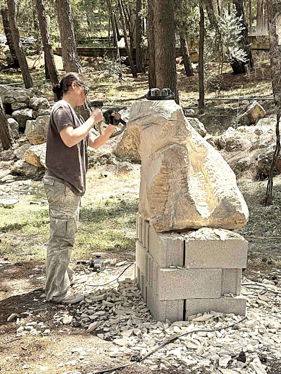 Οι «Ημέρες Γλυπτικής» φιλοξενούνται στον λόφο του Ευληγιά και στον Σταθμό της Σχολής Καλών Τεχνών στα Πευκάκια Ρεθύμνου, με τη συμμετοχή σπουδαστών του Εργαστηρίου Μαρμαρογλυπτικής της Ανώτατης Σχολής Καλών Τεχνών.
