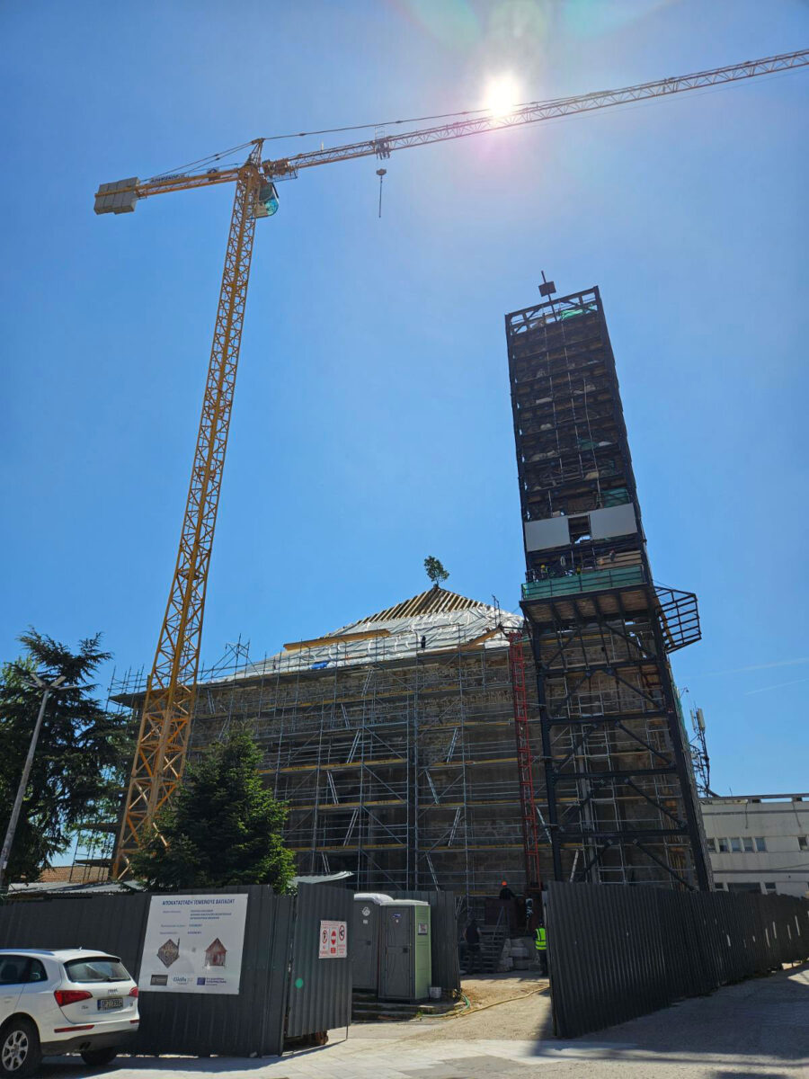 Σε εξέλιξη βρίσκονται οι εργασίες για την αποκατάσταση του μιναρέ του Τεμένους Βαγιαζήτ. Πηγή εικόνας: ΑΠΕ-ΜΠΕ.