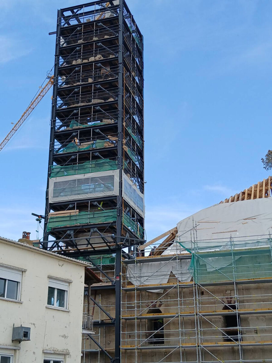 Σε εξέλιξη βρίσκονται οι εργασίες για την αποκατάσταση του μιναρέ του Τεμένους Βαγιαζήτ. Πηγή εικόνας: ΑΠΕ-ΜΠΕ.
