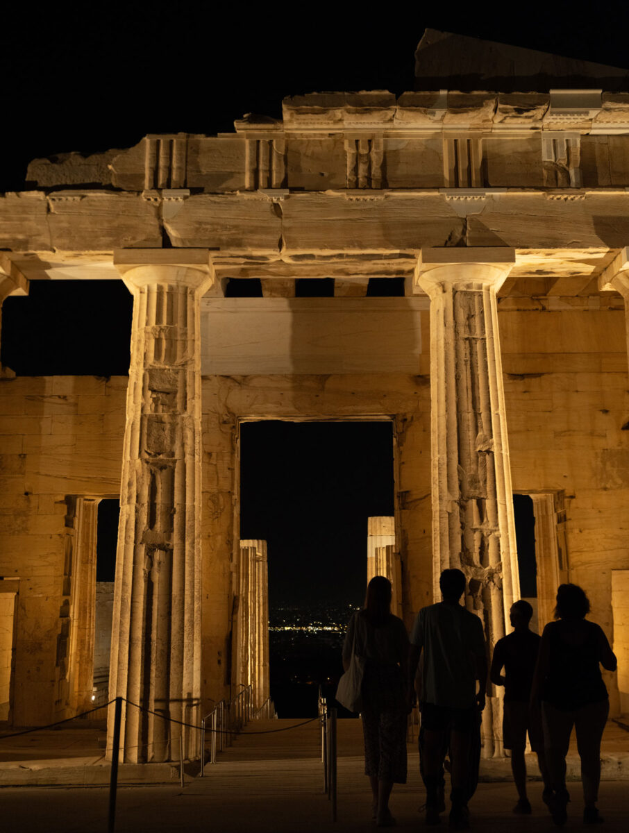 Ξενάγηση στην Ακρόπολη. Πηγή εικόνας: Hellenic Heritage.