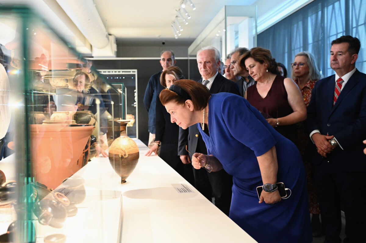 Η Υπουργός Πολιτισμού στο Αρχαιολογικό Μουσείο Άργους. Πηγή εικόνας: ΥΠΠΟ.
