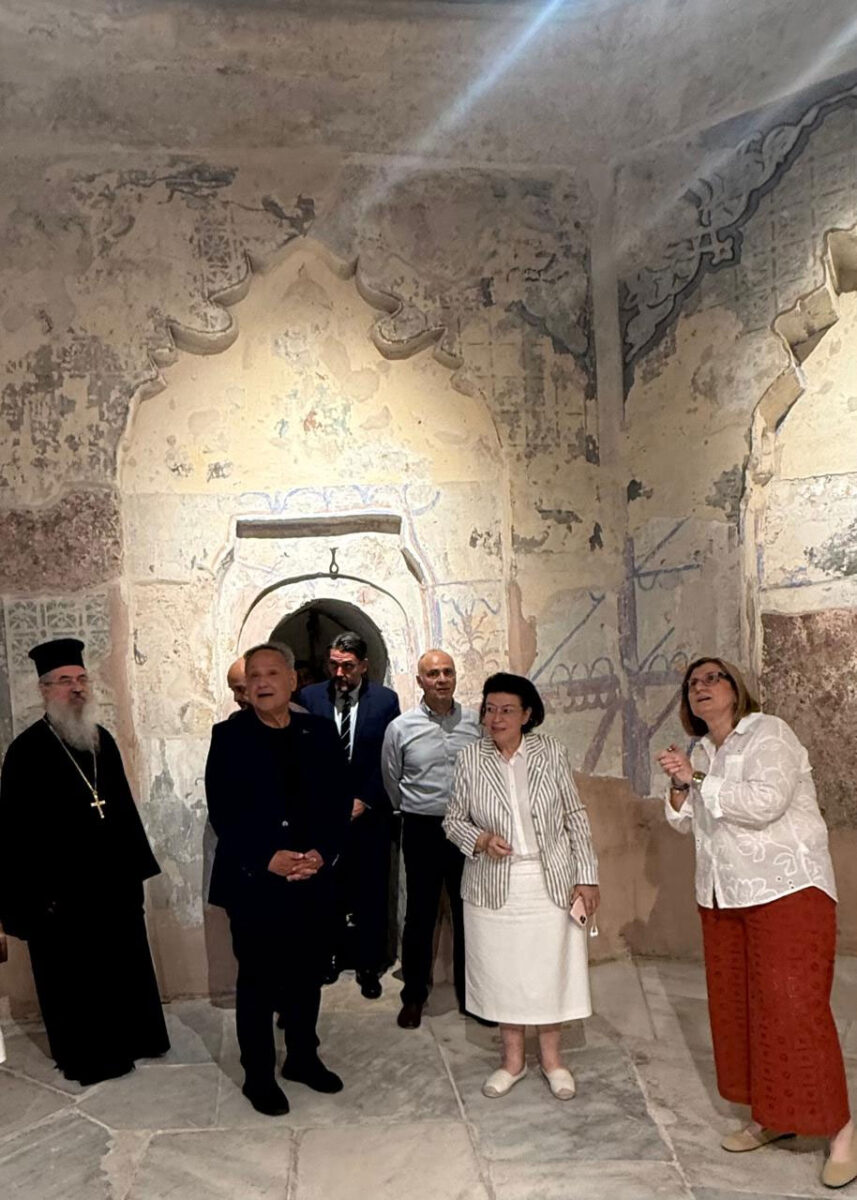 Η Υπουργός Πολιτισμού στα εγκαίνια του Μπέη Χαμάμ. Πηγή εικόνας: ΥΠΠΟ.