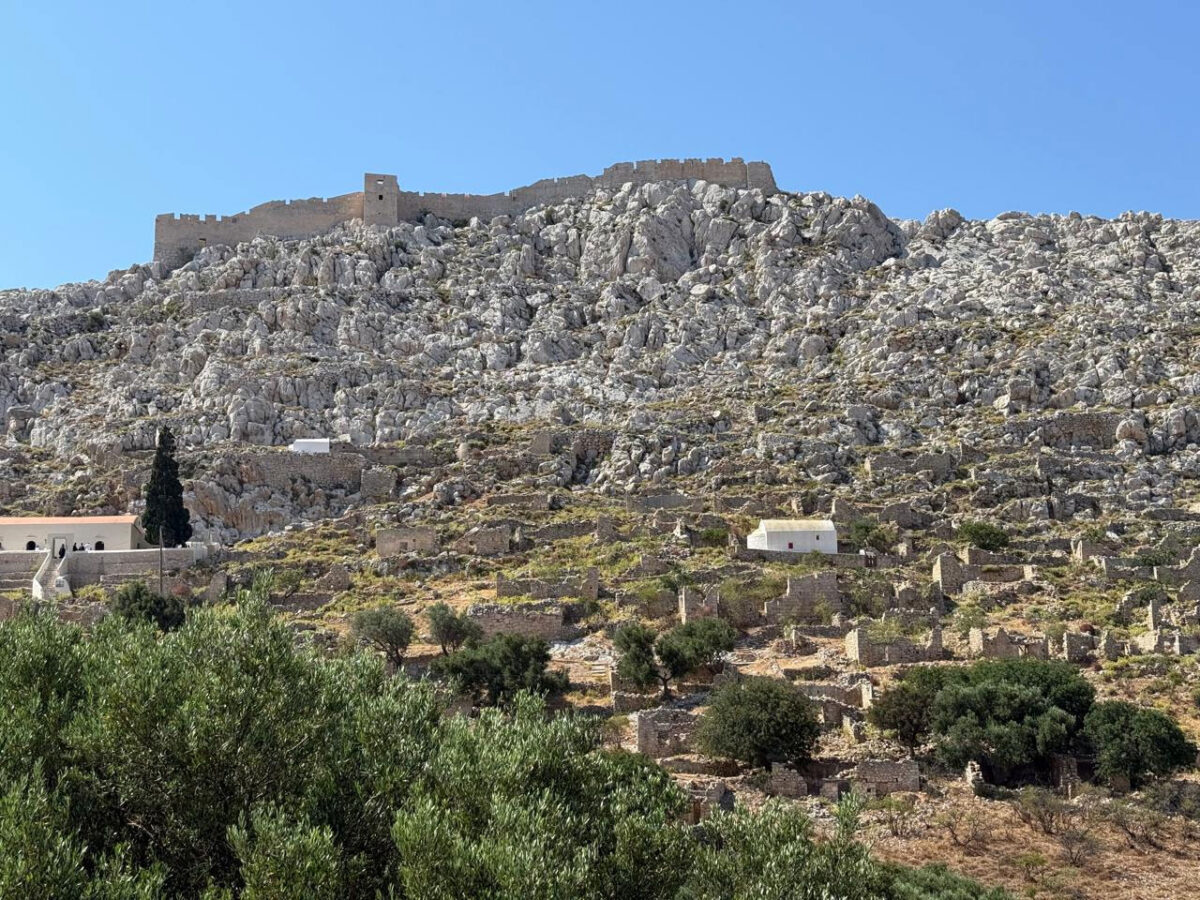 Χάλκη. Αριστερά, ο ναός της Παναγίας Χωριανής. Πηγή εικόνας: ΥΠΠΟ.