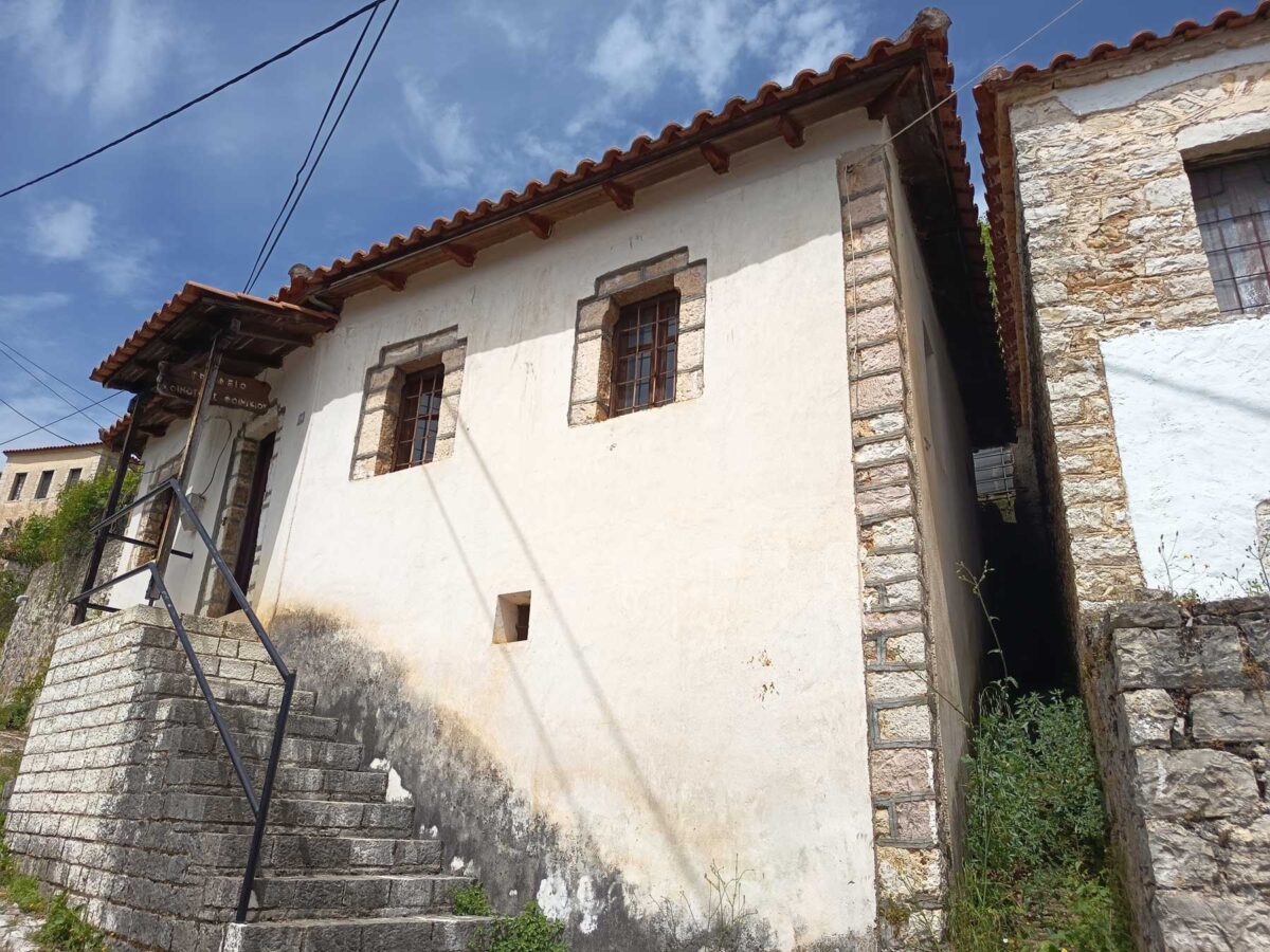 Στο Φοινίκι, ένα χωριό «μνημείο αρχιτεκτονικής», λίγα μόλις χιλιόμετρα από την πόλη της Ηγουμενίτσας. Πηγή εικόνας: ΑΠΕ-ΜΠΕ.