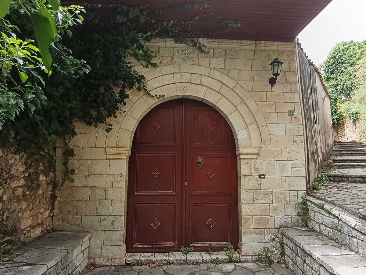 Στο Φοινίκι, ένα χωριό «μνημείο αρχιτεκτονικής», λίγα μόλις χιλιόμετρα από την πόλη της Ηγουμενίτσας. Πηγή εικόνας: ΑΠΕ-ΜΠΕ.