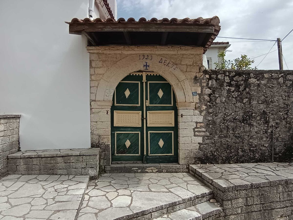 Στο Φοινίκι, ένα χωριό «μνημείο αρχιτεκτονικής», λίγα μόλις χιλιόμετρα από την πόλη της Ηγουμενίτσας. Πηγή εικόνας: ΑΠΕ-ΜΠΕ.
