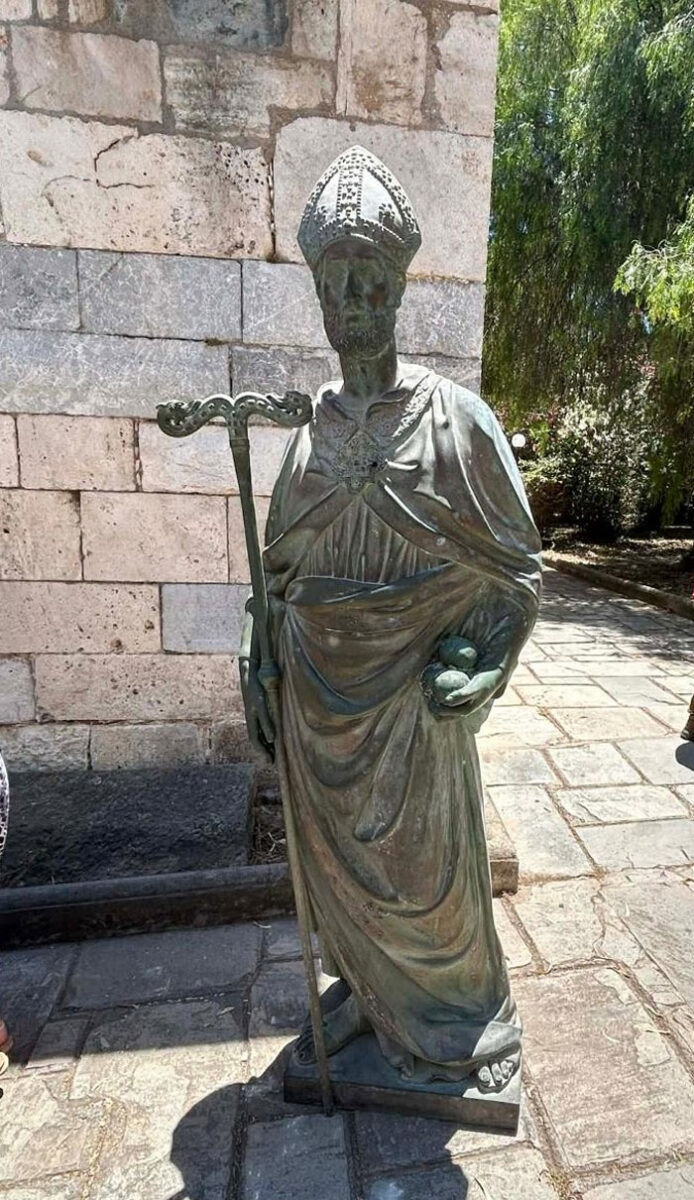 Το ιστορικό άγαλμα του Αγίου Νικολάου που επέστρεψε στην Κω από τη Ρόδο. Πηγή εικόνας: ΥΠΠΟ.